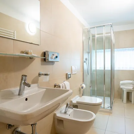 מלון Hotel Como 4*
