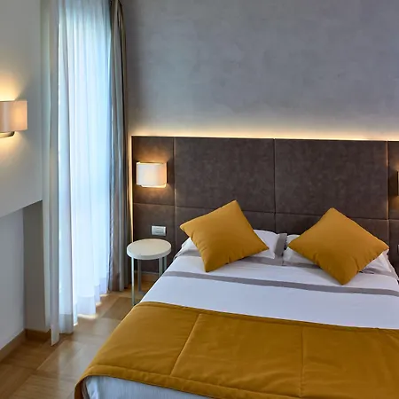 Hotel Como 4* קומו