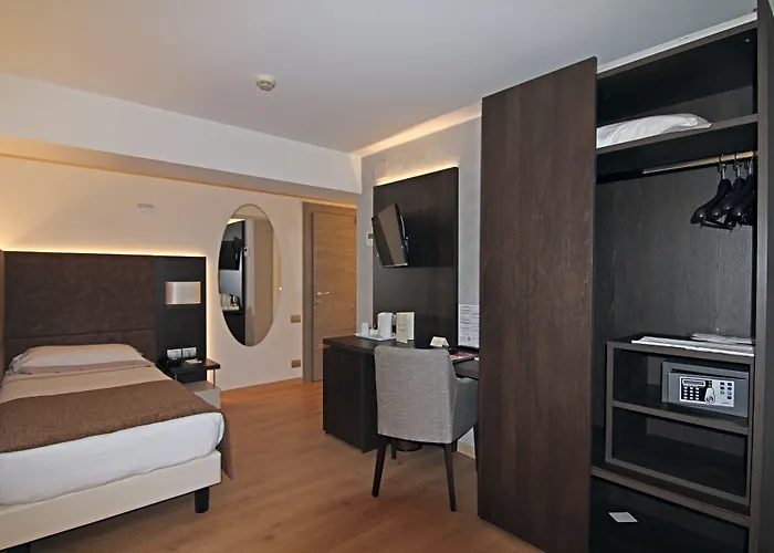 Hotell Hotel Como 4*